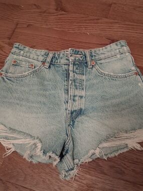 Zara High Waisted Distressed Denim Shorts Light Wash Button Fly Size 6‎